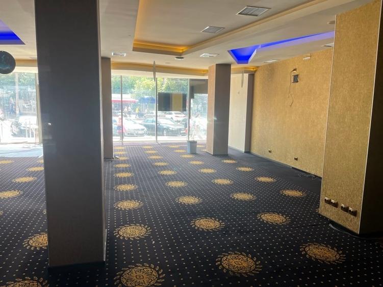 Spațiu comercial, de 200 mp, în Micro 17