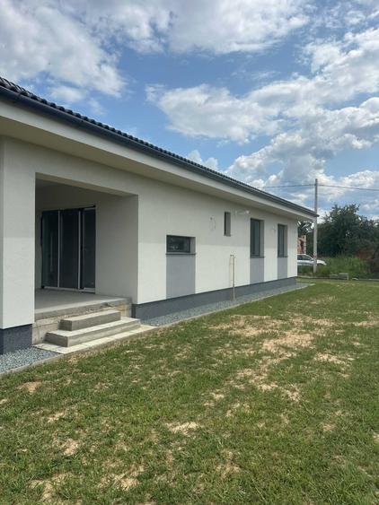 Casă cu 4 camere în Satu Nou de Jos