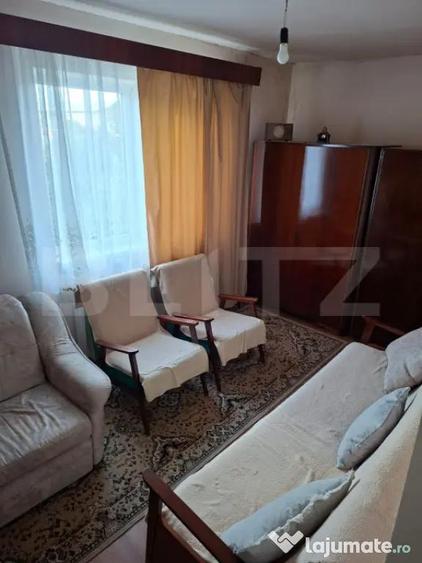 Apartament cu 3 camere semidecomandat, mobilat în Central