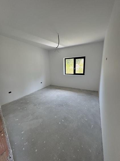 Casă cu 3 camere în Bujoreni