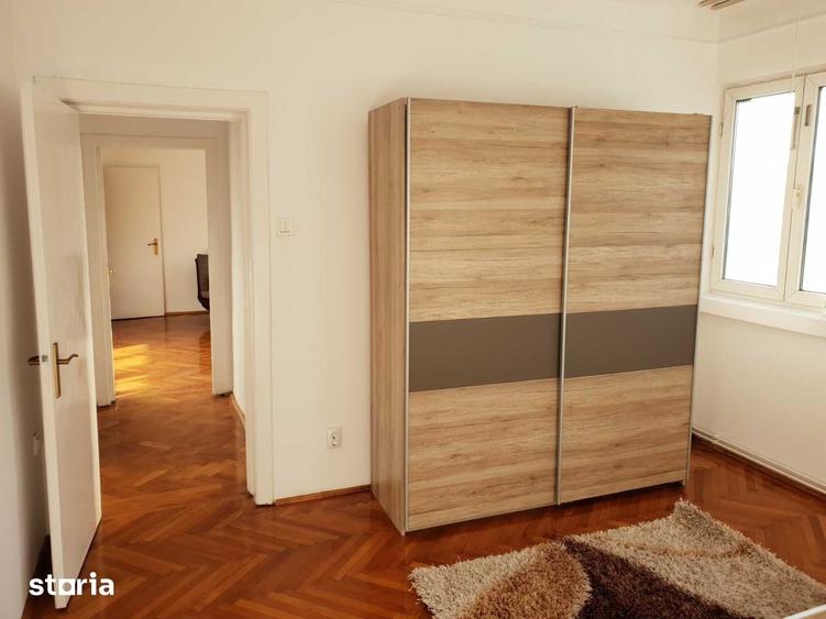 Apartament cu 3 camere în Romană