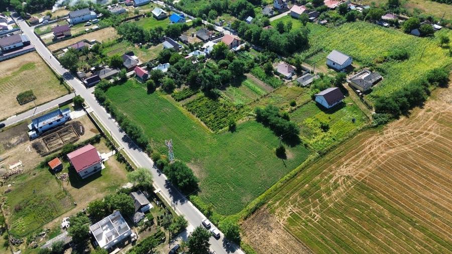 Casă cu 4 camere în Zmeu