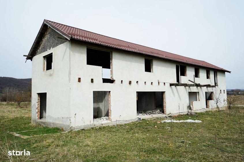 Casă cu 4 camere în Podu Oltului