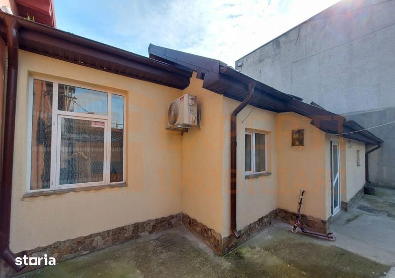 Casă cu 2 camere cu Canalizare în Central