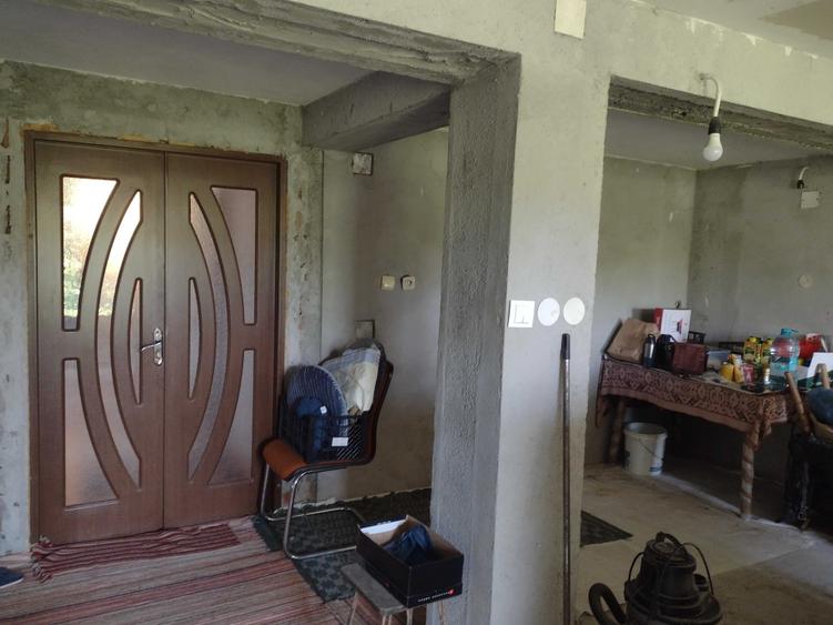 Casă cu 4 camere cu Teren 2000 Mp în Gura Văii