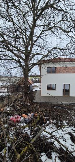Casă individuală cu 4 camere cu Canalizare în Dezmir