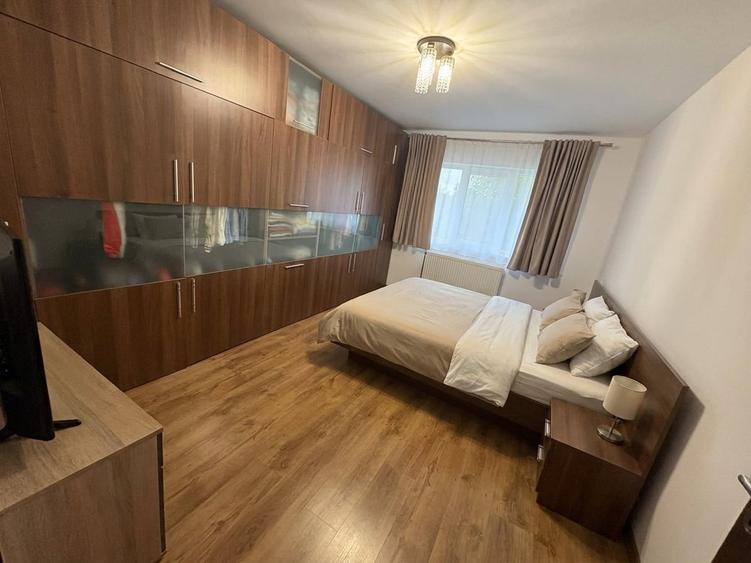 Apartament cu 3 camere decomandat, mobilat în Florești