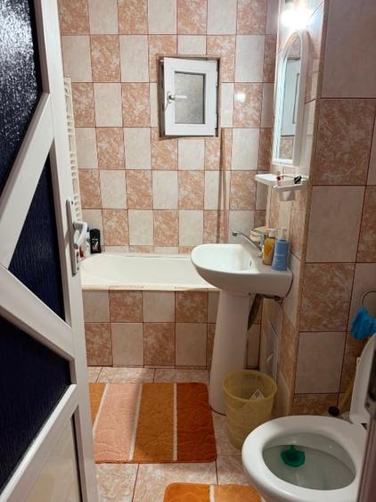 Apartament cu 3 camere decomandat, mobilat în Fetești-Gară
