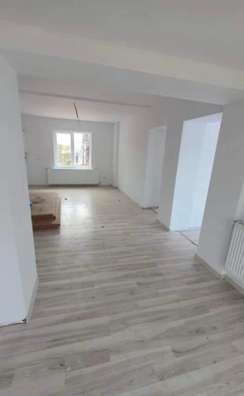 Casă cu 3 camere cu Teren 1200 Mp în Central