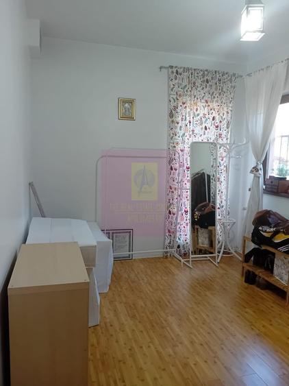 Casă individuală cu 5 camere cu Canalizare în Tei