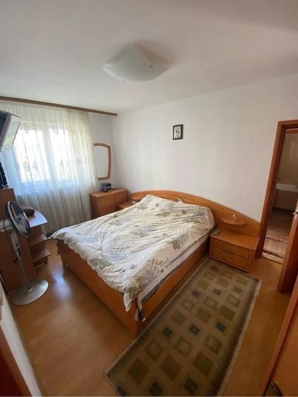 Apartament cu 3 camere decomandat în Fundeni