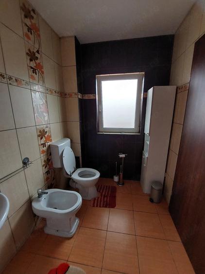 Apartament cu 3 camere decomandat în Florești