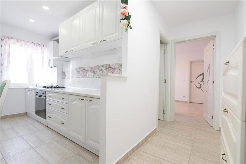 RECO Apartament 2 camere Marghita – etaj 3 4, balcon, baie cu geam, bloc cu acop - 1
