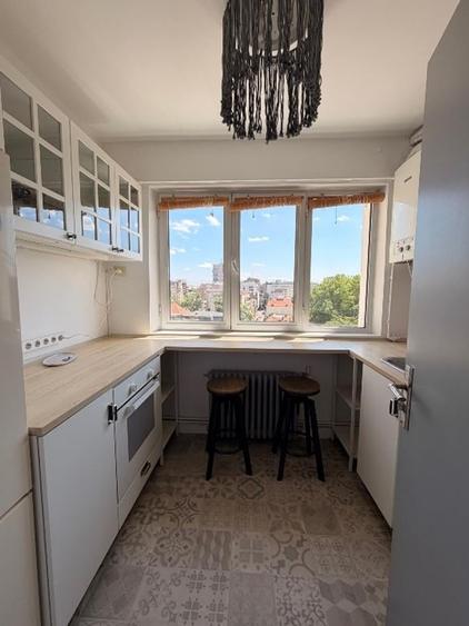 Apartament cu 4 camere semidecomandat în P-ța Romană