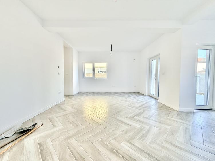 Duplex cu 4 camere cu Teren 275 Mp în Urseni