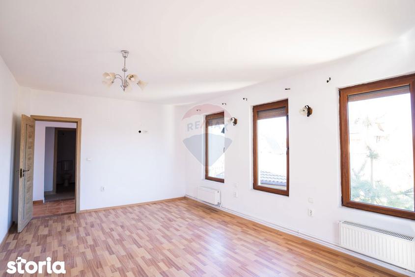 Casă cu 6 camere cu Teren 380 Mp în Găvana