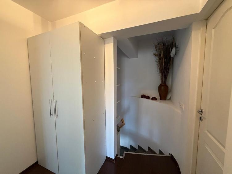 De inchiriat Apartament 3 camere cu scara interioara, zona Centru. - 16
