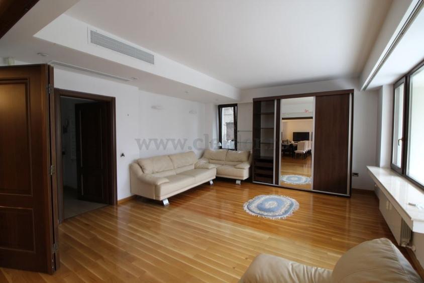 Apartament cu 4 camere semidecomandat în Dorobanți