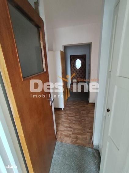 Apartament cu 3 camere, mobilat în Republicii