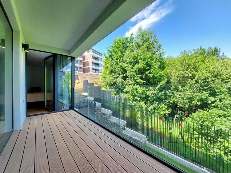 Apartament cu 3 camere decomandat, mobilat în Drumul Poienii