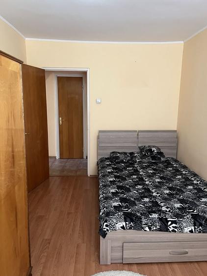 Casă cu 2 camere decomandat în Titan