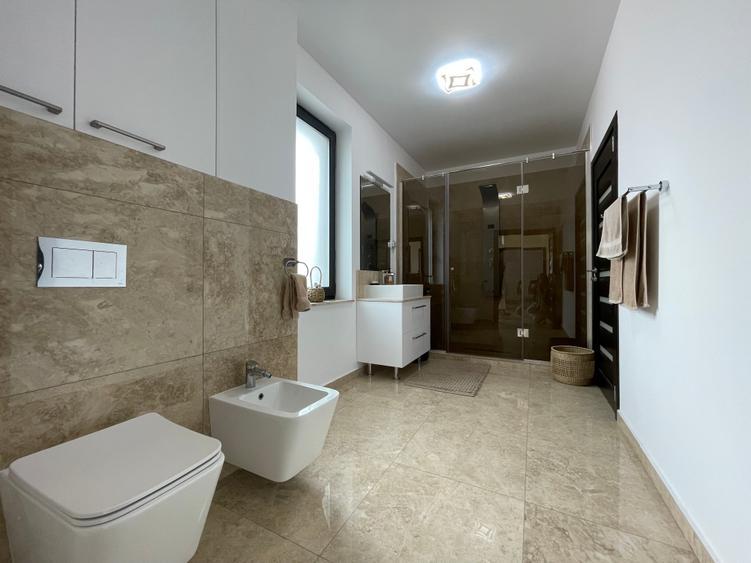 Casă individuală cu 5 camere cu Canalizare în Balotești