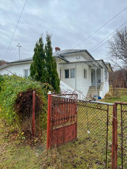 Casă cu 5 camere cu Teren 1000 Mp în Posești