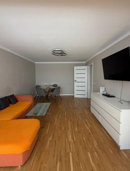 Apartament cu 3 camere decomandat în Spitalul Județean