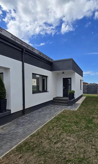 Casă cu 7 camere cu Teren 300 Mp în Central