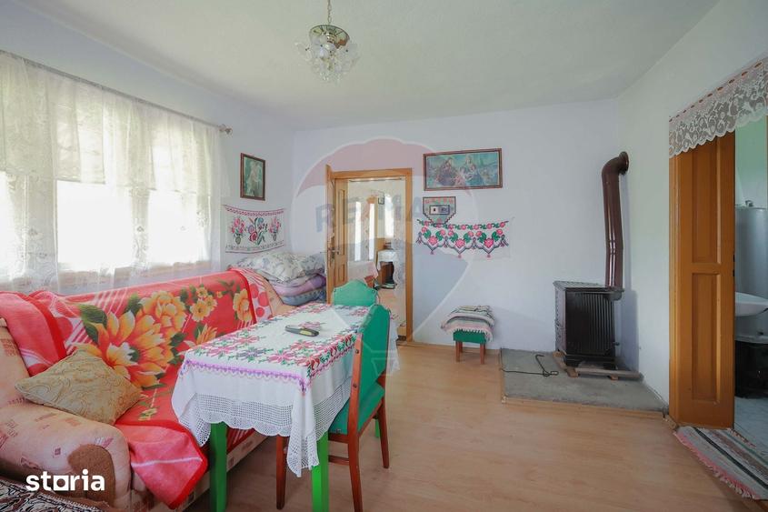 Casă cu 5 camere cu Teren 55706 Mp în Șinteu