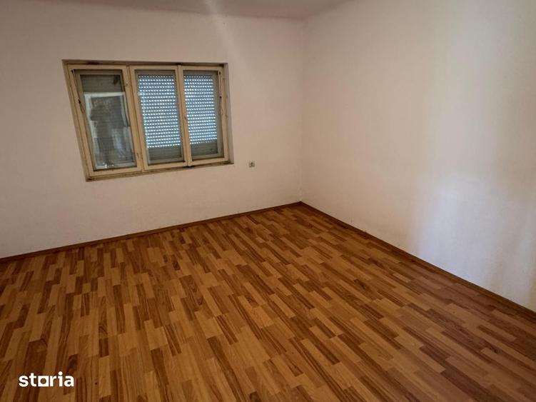 Casă cu 2 camere cu Teren 1240 Mp în Central