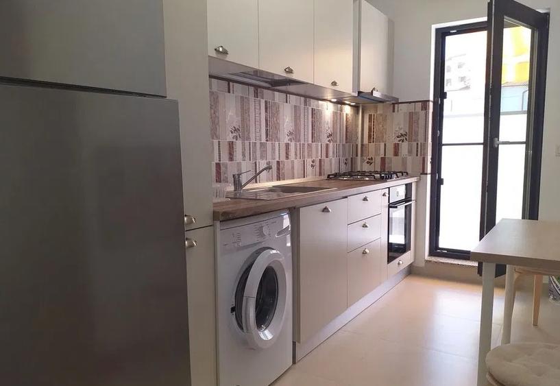 Apartament cu 2 camere semidecomandat, mobilat în Armeneasca