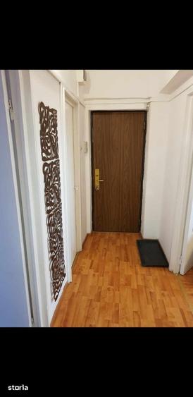 Apartament cu 3 camere în Tractorul