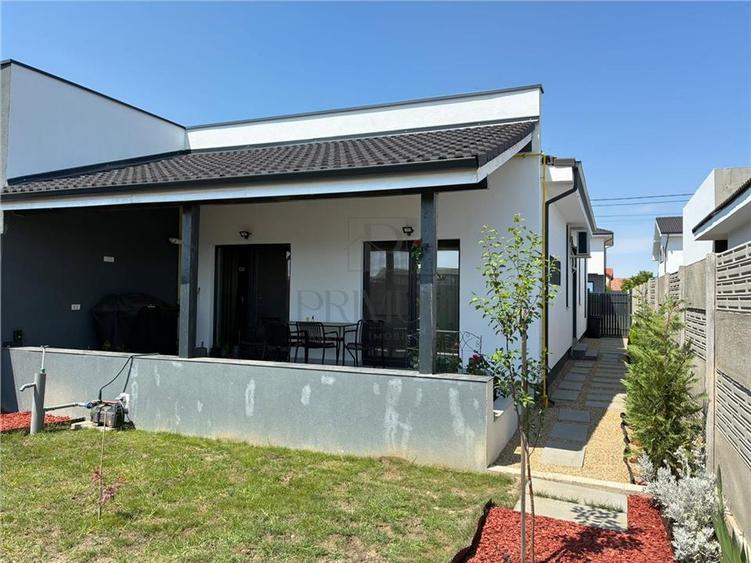Duplex cu 4 camere cu Canalizare în Moșnița Veche