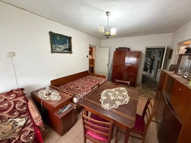 Apartament cu 4 camere decomandat în Central