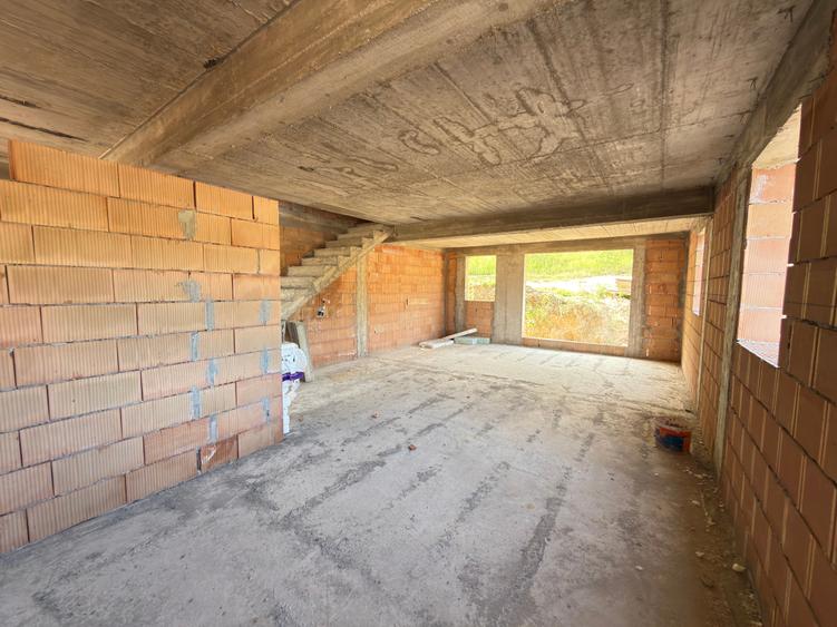 Duplex cu 3 camere cu Canalizare în Baciu