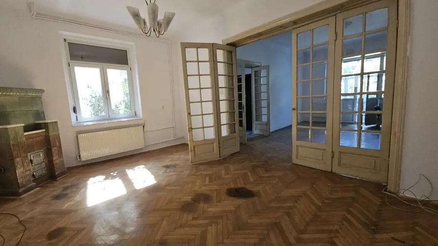 Casă individuală cu 10 camere cu Canalizare în Dorobanți
