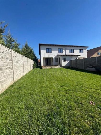Duplex cu 5 camere cu Canalizare în Moșnița Nouă