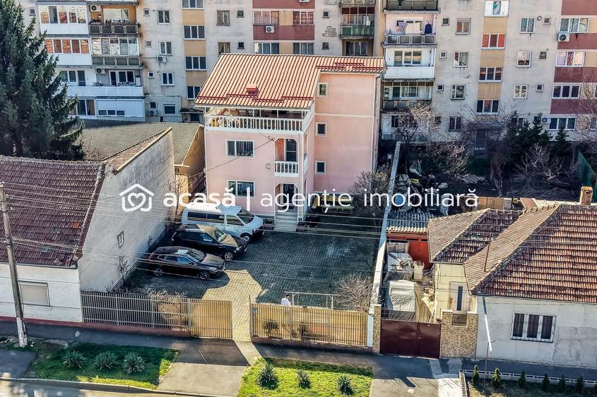 Casă individuală cu 7 camere cu Canalizare în Aurel Vlaicu