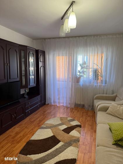 Apartament cu 4 camere decomandat în Calea București