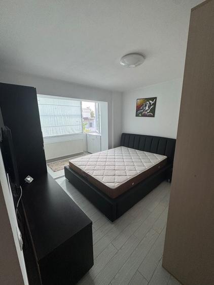 Direct proprietar Inchiriez apartament pe termen lung. Apartament in zona Dacia, decomandat, 2 camere, o ba - 1