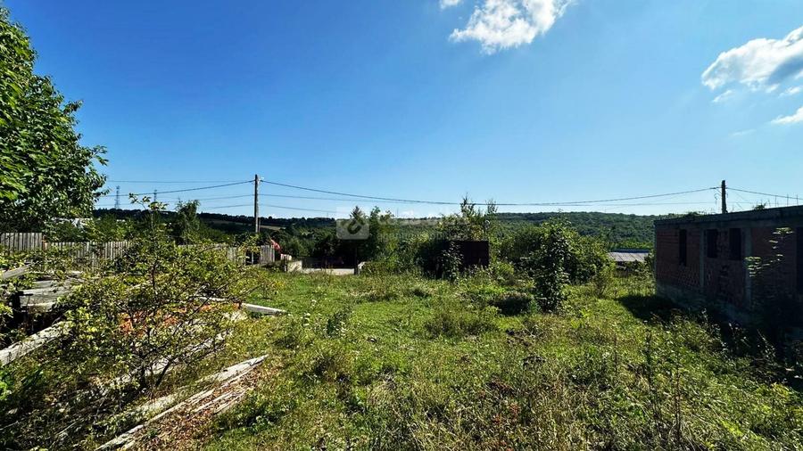 Teren Construcții intravilan de 1000 mp, în Bucium