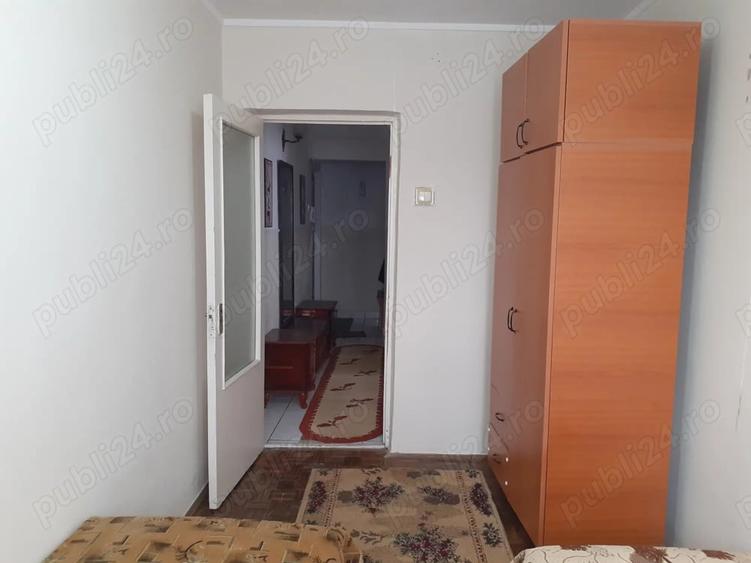 Apartament cu 3 camere semidecomandat în Hipodrom