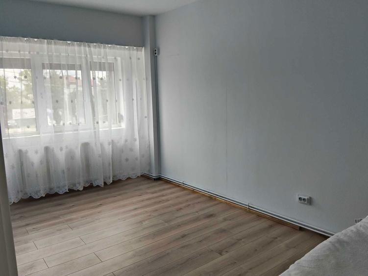 Apartament cu 3 camere semidecomandat în Cornetu