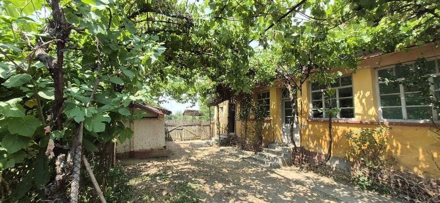 Casă cu 3 camere în Toboliu