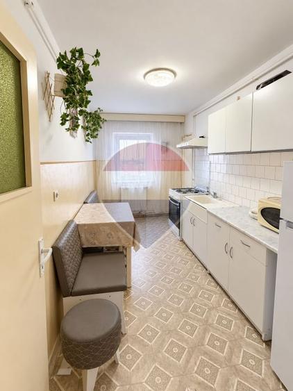 Apartament cu 3 camere decomandat în Gemenii