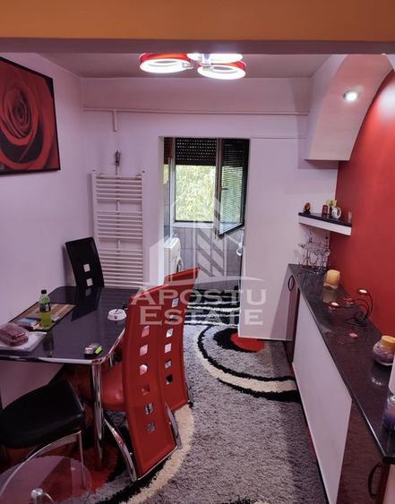 Apartament cu 3 camere decomandat, mobilat în Girocului