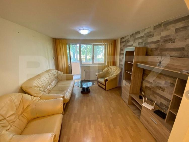 Apartament cu 2 camere semidecomandat, mobilat în Central