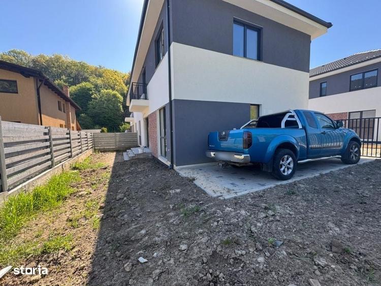 Casă cu 4 camere în Tăuți