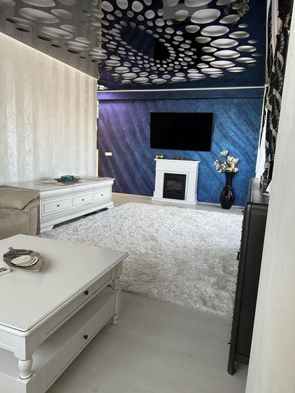 Apartament cu 3 camere decomandat în Palazu Mare